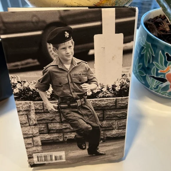 ✨4 for $60✨ Spare Book by Prince Harry, Duke of Sussex - Picture 2 of 2